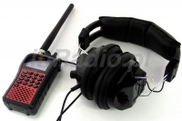 Skaner radiowy UNIDEN USC-230 dostarczany jest z dużymi słuchawkami nausznymi
